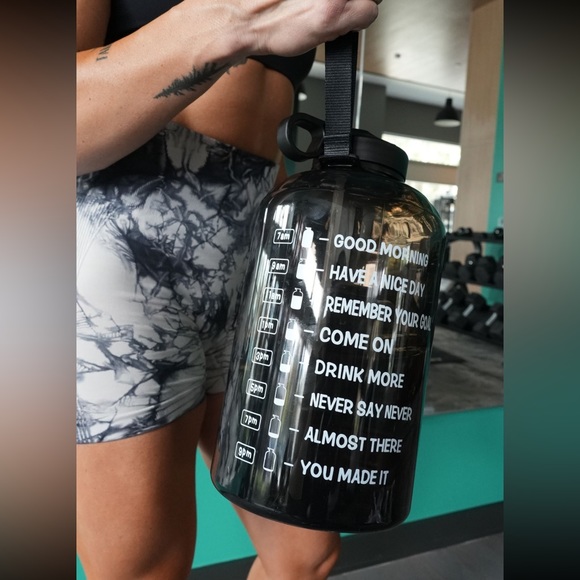 1 gallon BPA free reusable water bottle - Picture 6 of 11